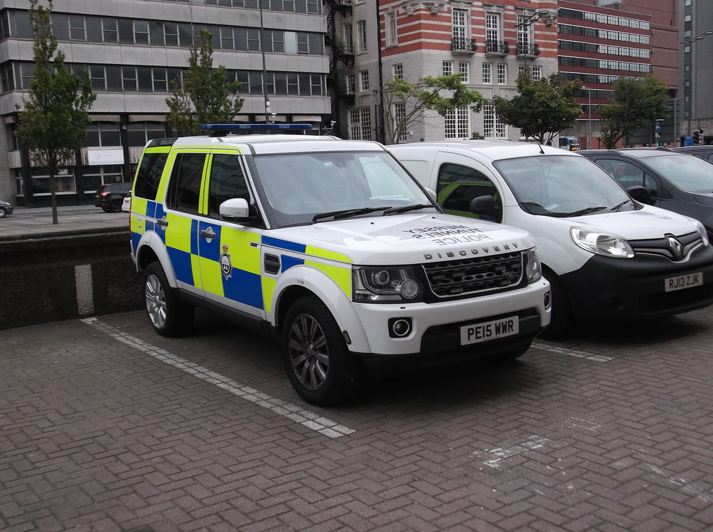 Mersey Tunnels Police Land Rover Discovery 4 (PE15 WWR) Flickr