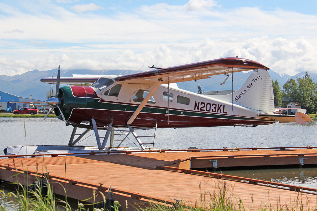 Alaska_Air_Taxi_Shorts_DHC3_N203KL_PALH_280614_001 Flickr