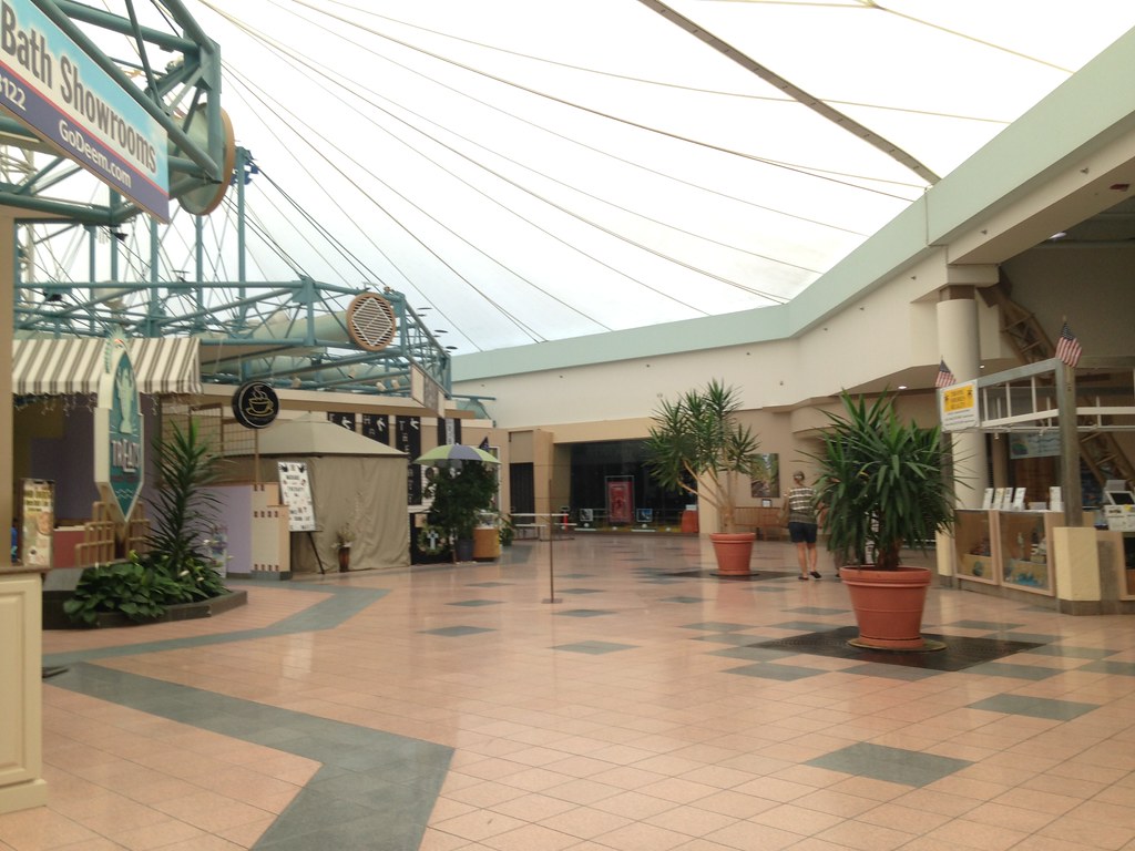 Crystal River Mall, Crystal River saturnday Flickr
