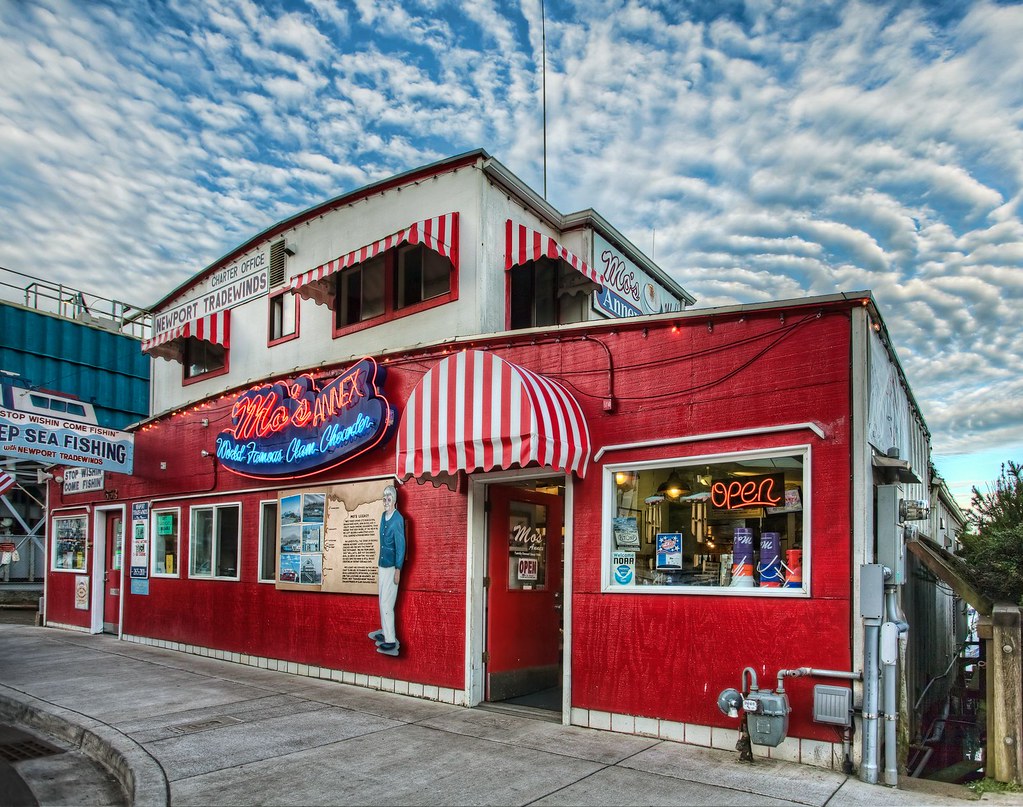 Mo's Annex On Newports Historic Bayfront, Newport, Oregon Mo's