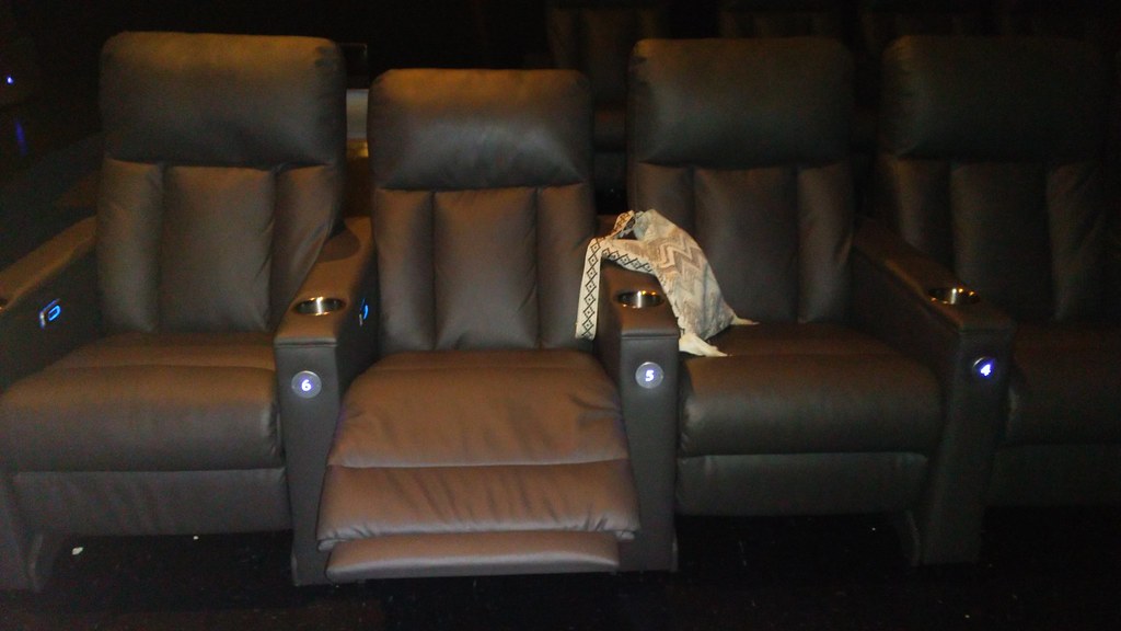 Omg a movie theater with recliners a photo on Flickriver