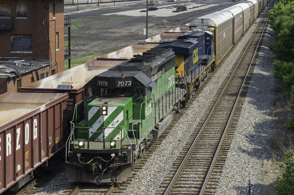 Keystone Subdivision HLCX7073 & CSX5216 lead a short aut… Flickr