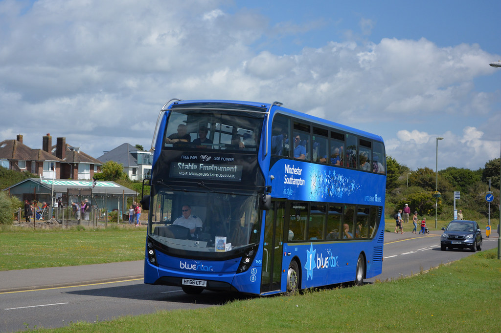1638 HF66 CFJ Stokes Bay Road, Gosport Rally cavalcade Solenteer