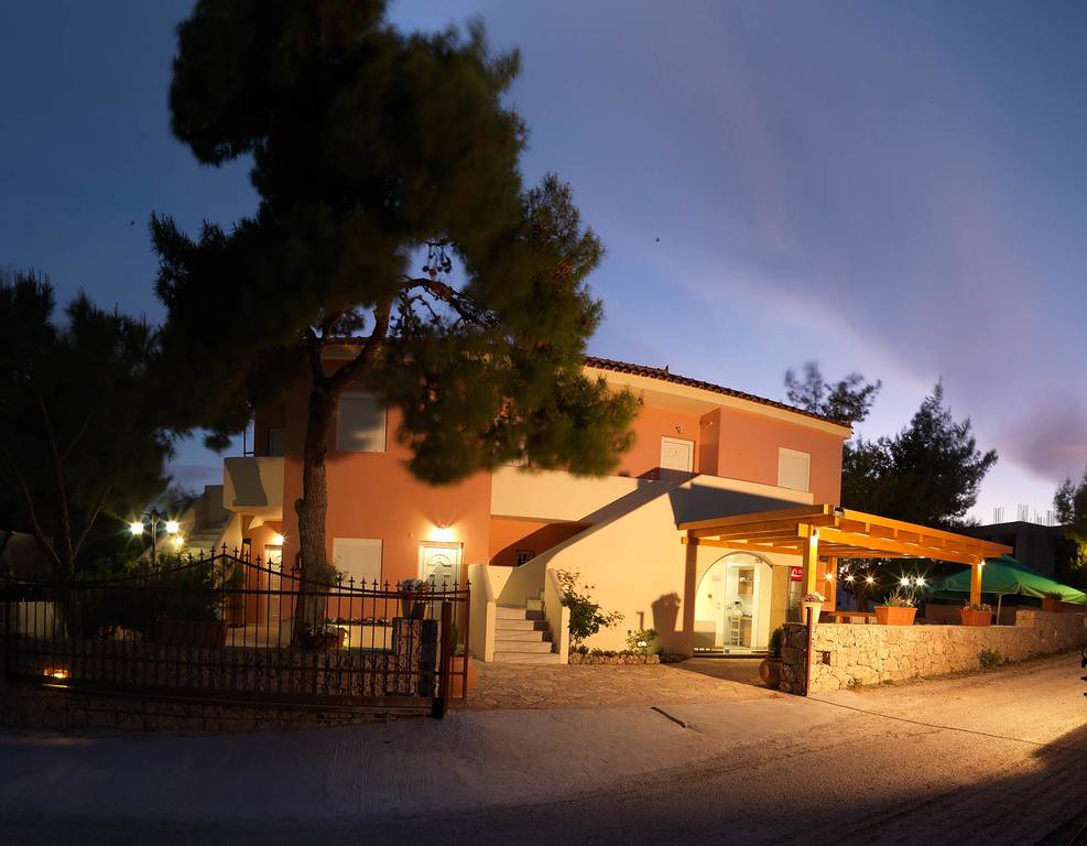 Epavlis Apartments, ПортоХели (Греция) HotelsHot www.hote… Flickr