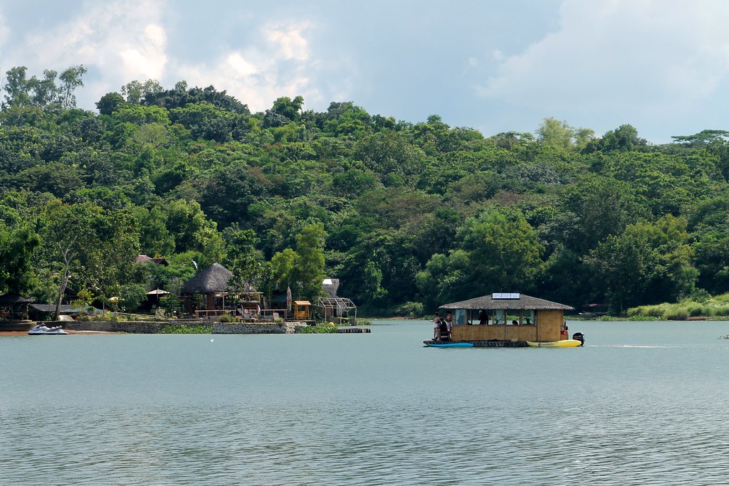 Aquascape Lake Caliraya Floating Cottage/Houseboat Flickr