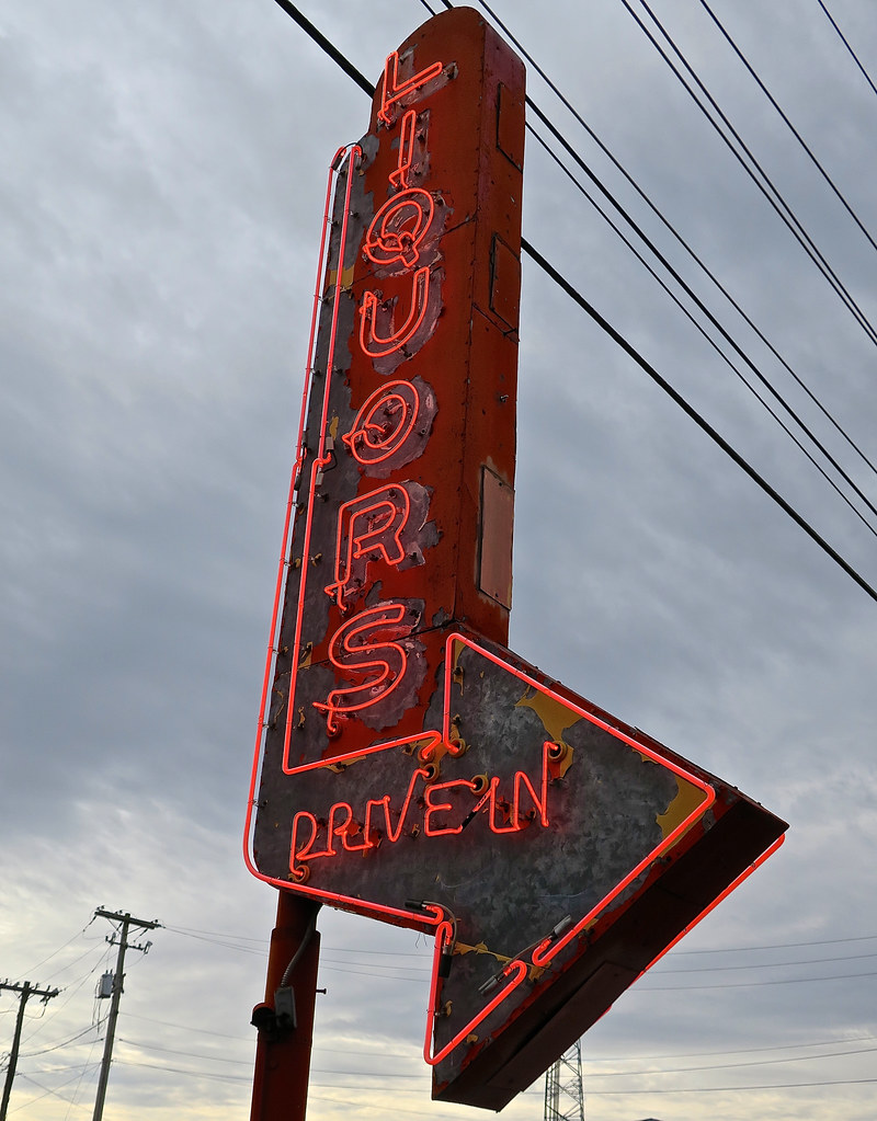 Liquors, Bowling Green, KY Neon "Liquors" sign in Bowling … Flickr
