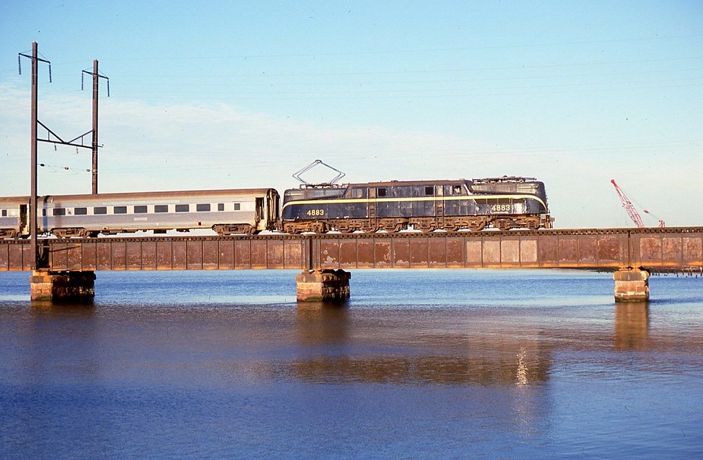 GG1 4883 on the Perth Amboy bridge Charles Warren Flickr