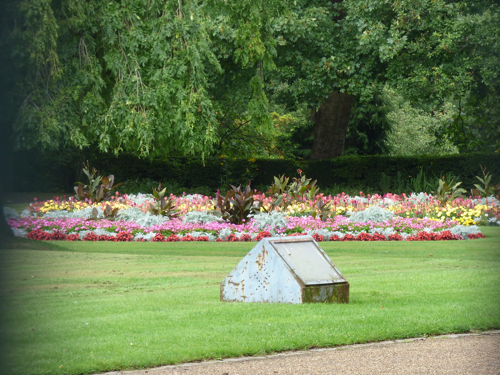 Aston Hall flowers A look around the outside of Aston Ha… Flickr