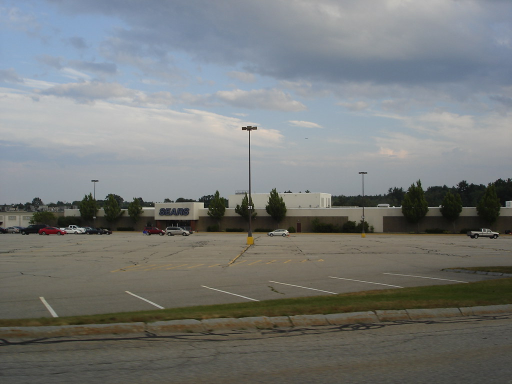 Sears Sears at Fox Run Mall in Newington, NH zayre88 Flickr