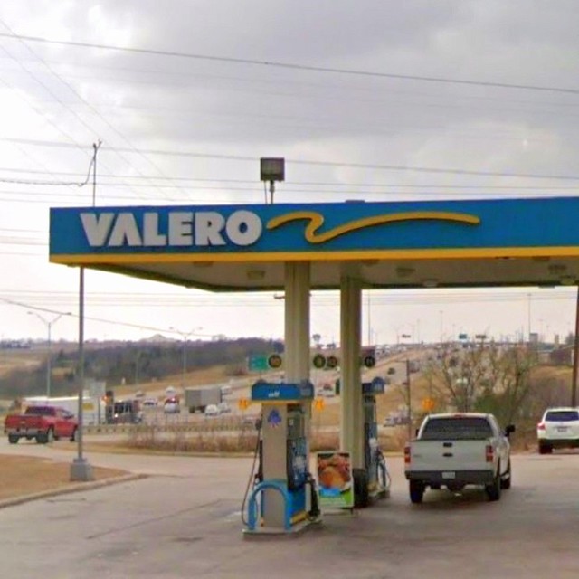 Valero Corner Store gas station 1.7 miles to the south of … Flickr