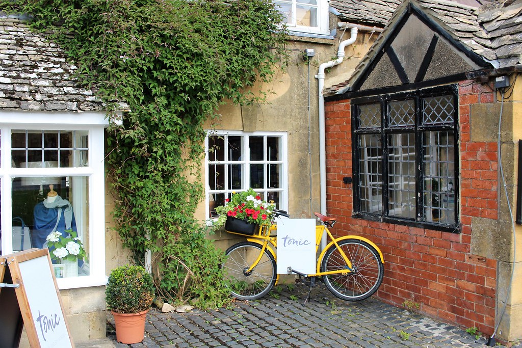 Shopping the Cotswold Way! The beautiful Broadway village … Flickr