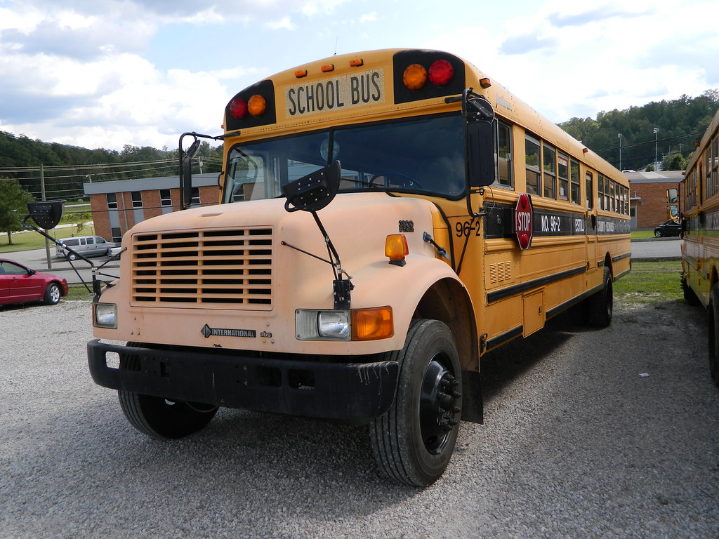 Estill County Schools 962 (4) Bus lot Irvine, KY Cincinnati NKY