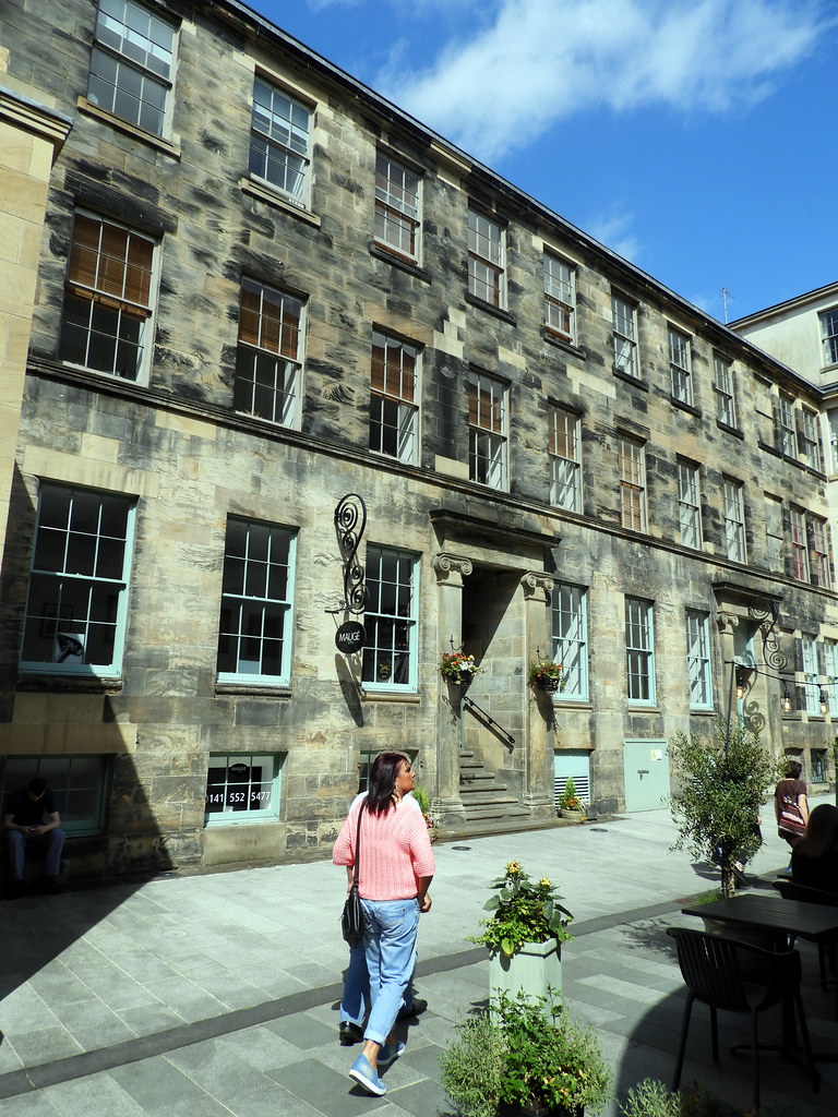 Virginia Court Virginia Court, Glasgow. Built 1817. Reading Tom