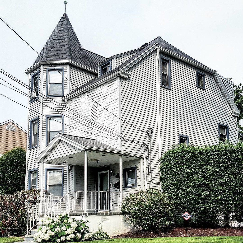 A house in Mamaroneck, NY. photography out_of_town w… Flickr