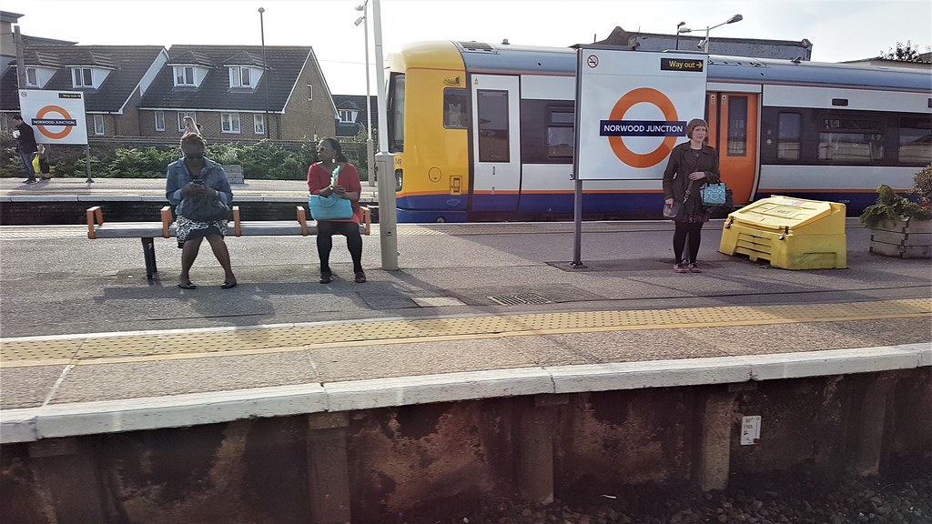 378149 at Norwood Junction. London Overground unit 378149 … Flickr