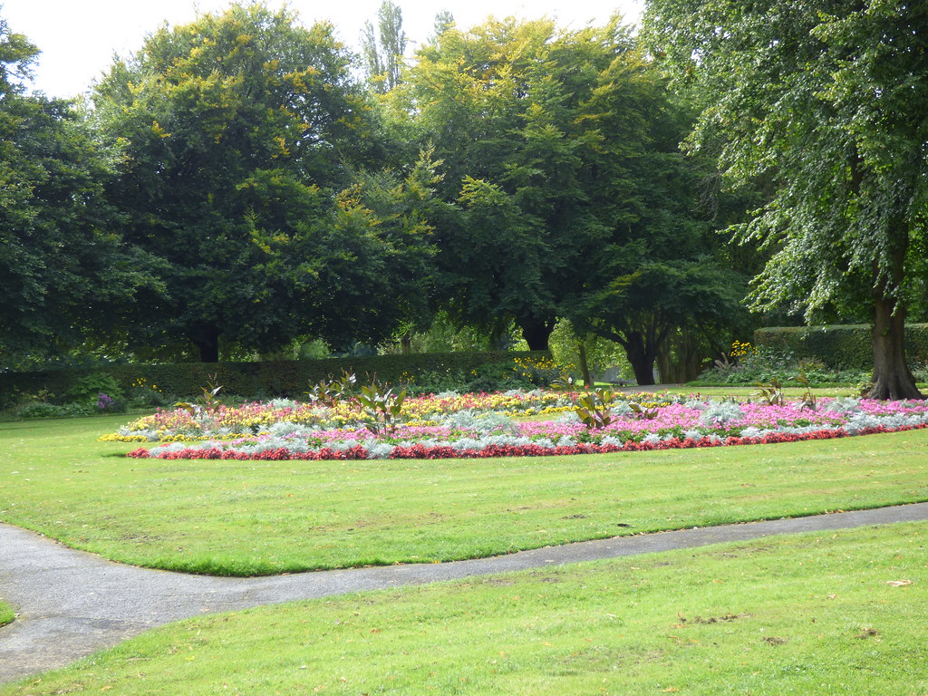 Aston Hall flowers A look around the outside of Aston Ha… Flickr