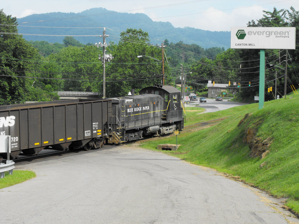 Blue Ridge Paper SW1001 6056 brings a cut of empty coal ca… Flickr