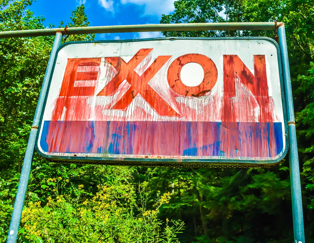 Blood & oil Abandoned gas station Near Fayetteville, West … Flickr