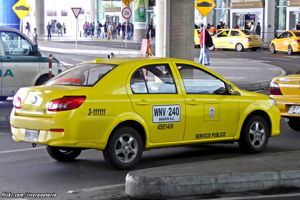 FAW V5 Taxi Bogotá Airport, Colombia a photo on Flickriver