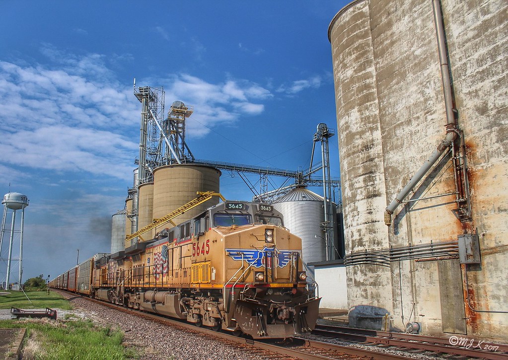 Train Hunting at St Peter, Illinois 08/20/17 Mike Kirsch Flickr