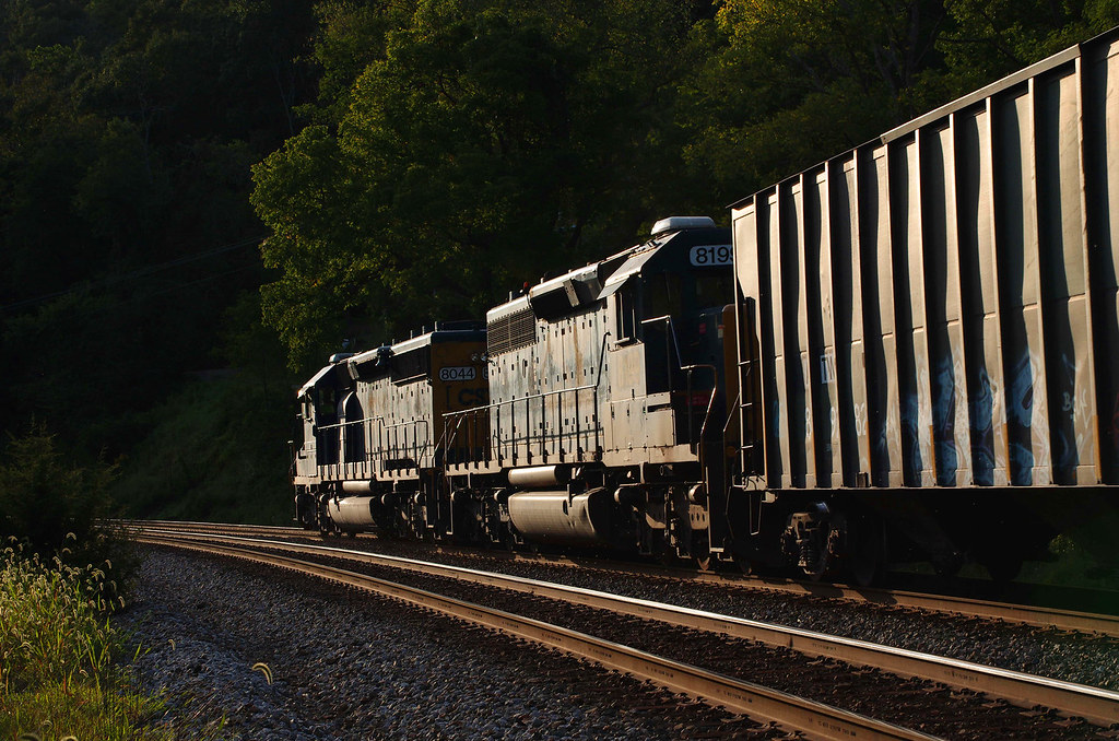 CSX 8044 West empty grain V79606, east of Hinton, WV Flickr