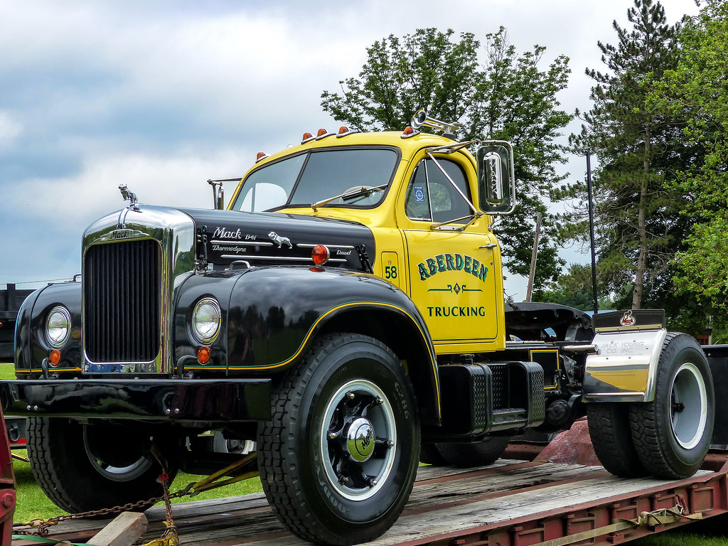 Aberdeen Trucking's 1958 Mack B61 Semi Tractor Taken at t… Flickr