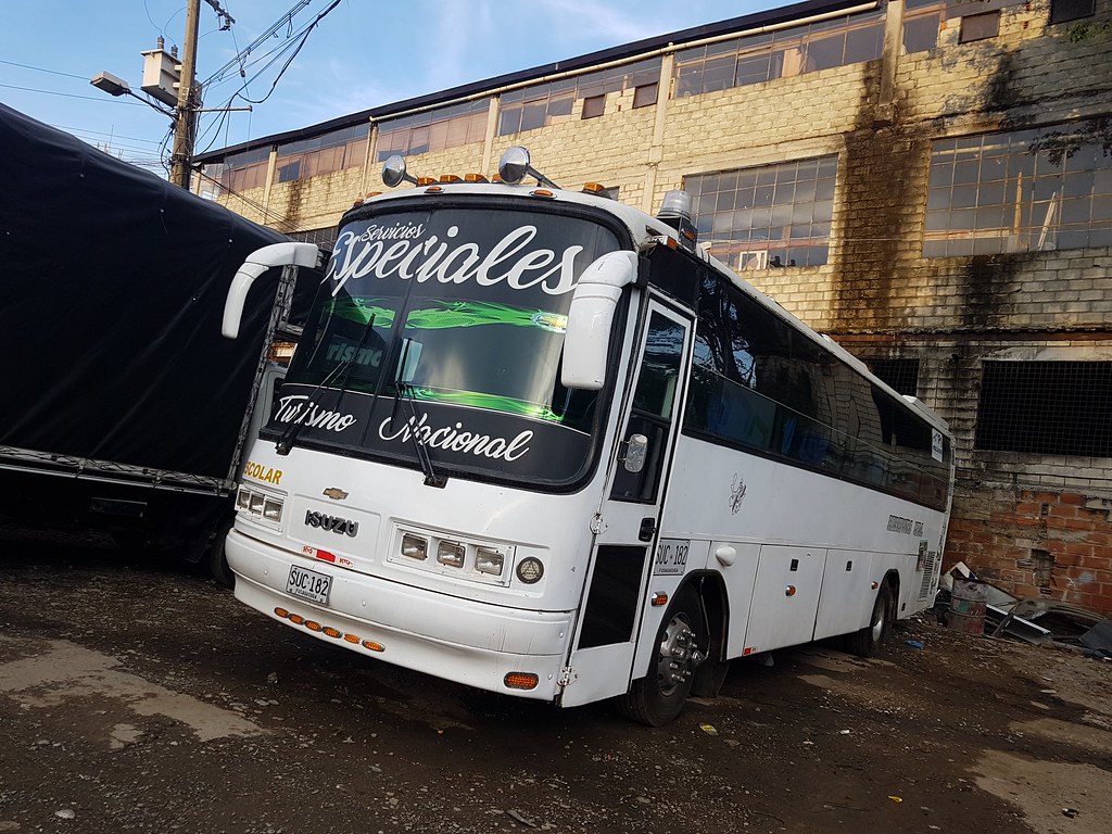 20170201_174040 Paisatours AGA Premium Isuzu CHR 660C SUC … David