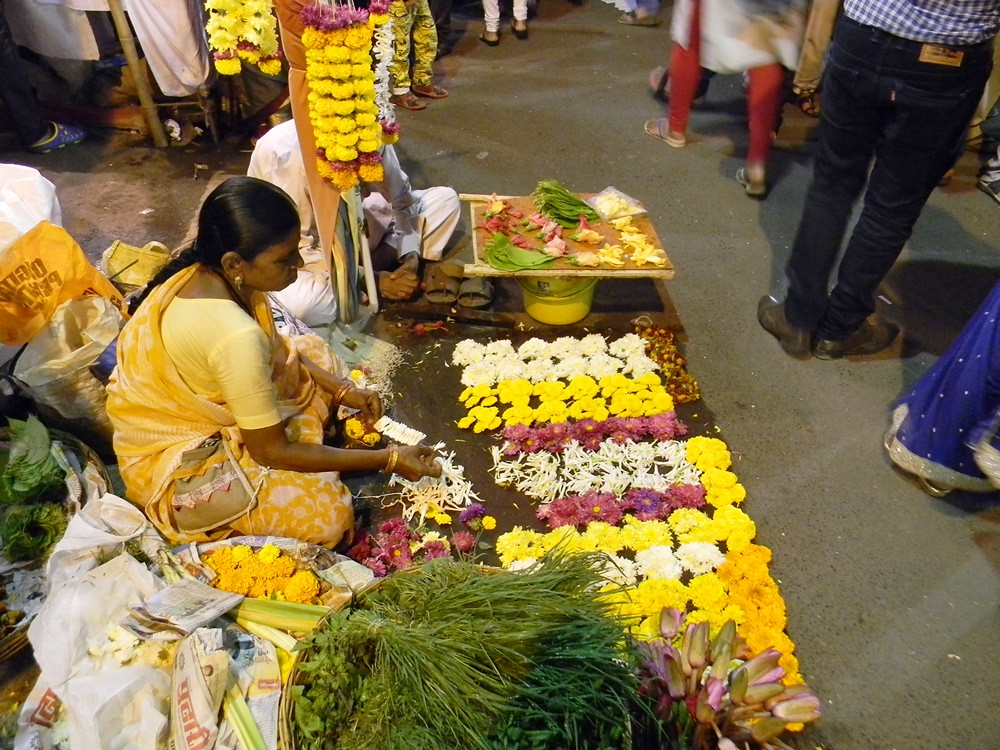 Gajras/Flowers seller on Pune street Gajras/Flowers seller… Flickr