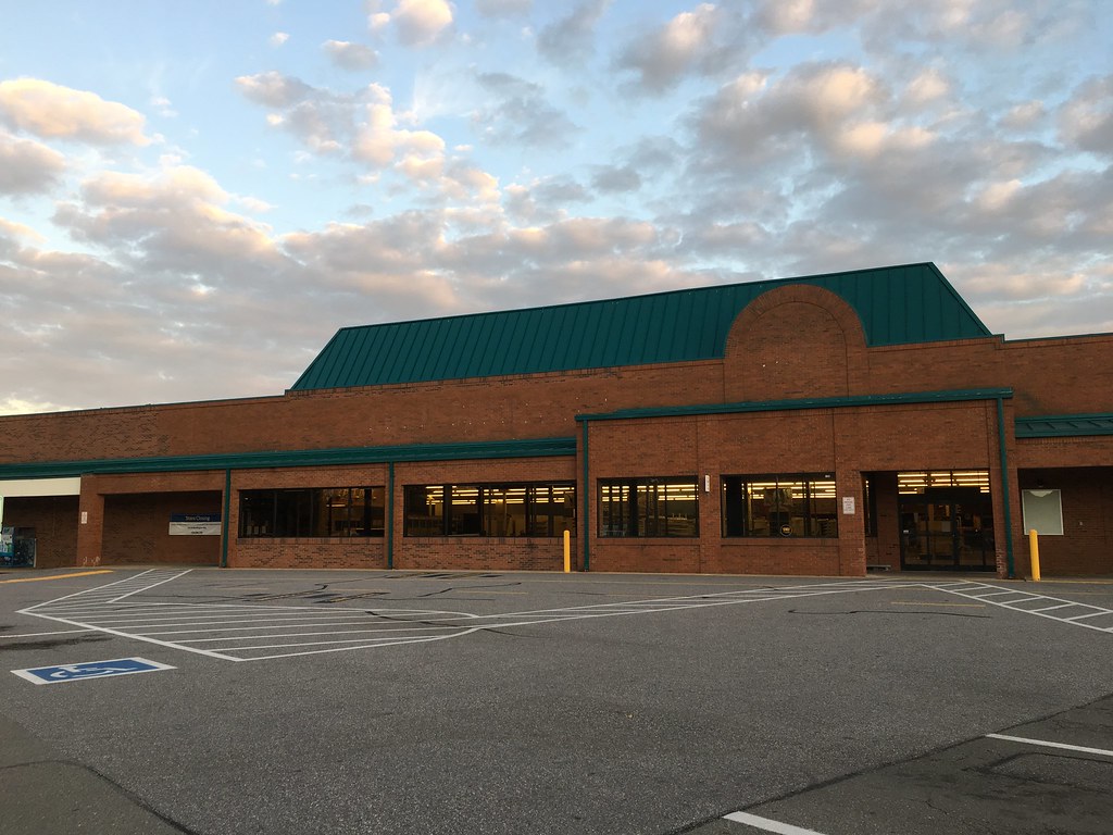 Former Food Lion Ashland, VA This is former Food Lion 6… Flickr