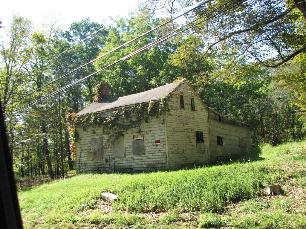 AN OLD HOUSE IN ESOPUS NY SEP 2017 Seen along old post roa… Flickr