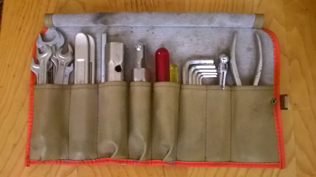 BMW Airhead Tool Kit Genuine 1970's Airhead Tool Kit in am… Flickr