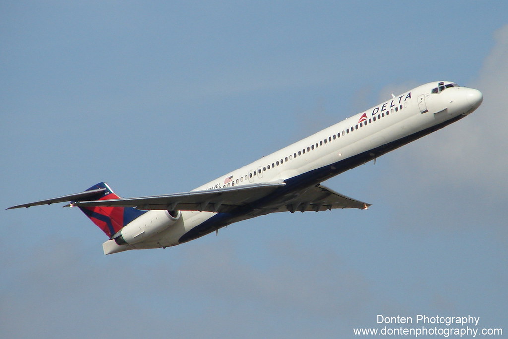 N949DL Delta Flight 2208 (N949DL) departs SarasotaBradent… Flickr