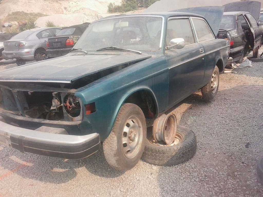 Volvo 142 GL 1974, Kelowna BC Canada junkyard Body is rust… Flickr