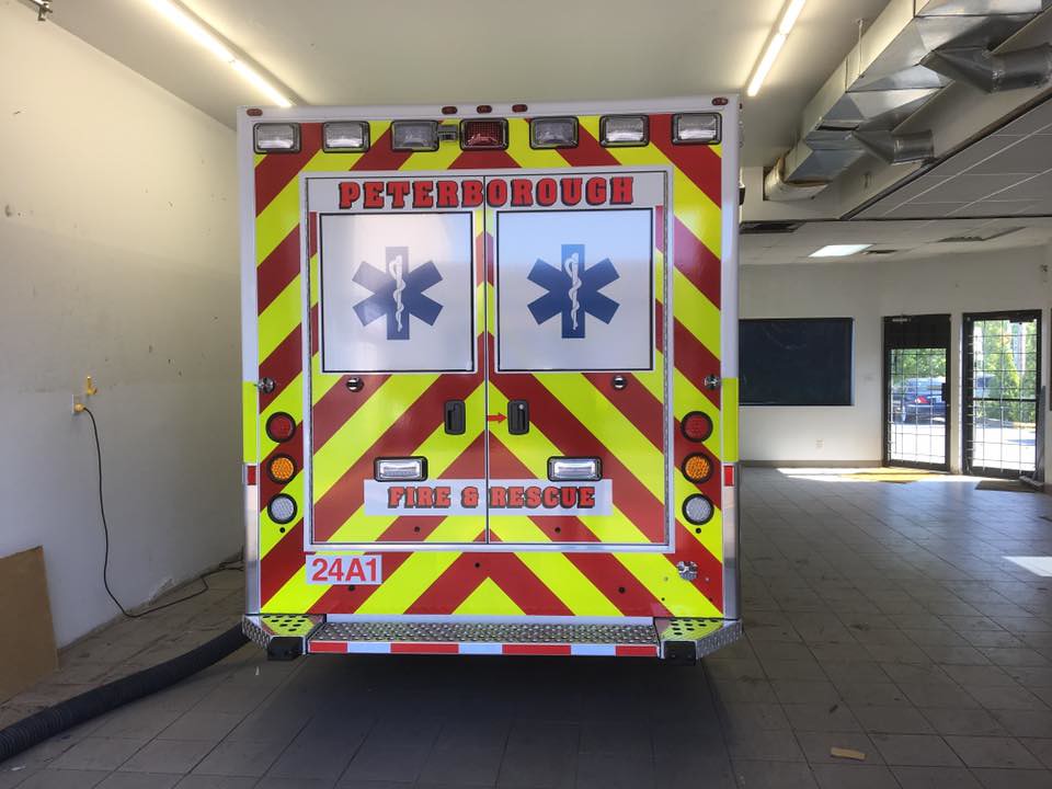 New Hampshire ambulance MercedesBenz Sprinter 3500 (144" … Flickr