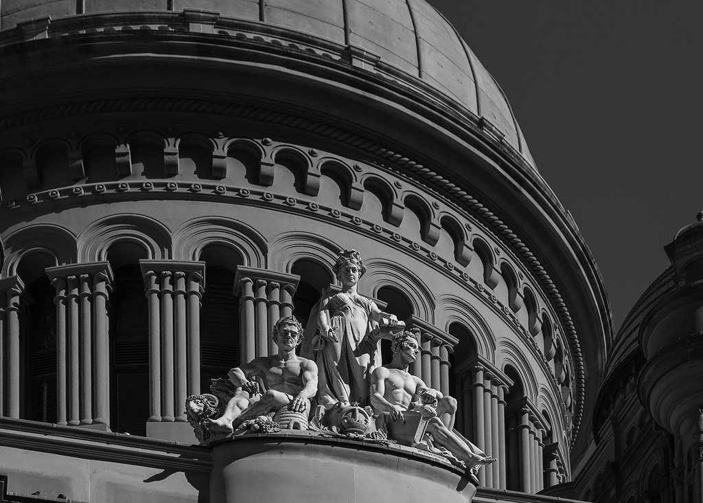 Queen Victoria Building Statue This is one of two statue g… Flickr