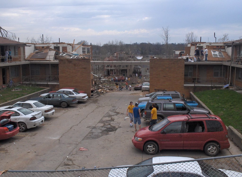 lksdjf 029 an apartment complex in ruins iowa avenue in … Flickr