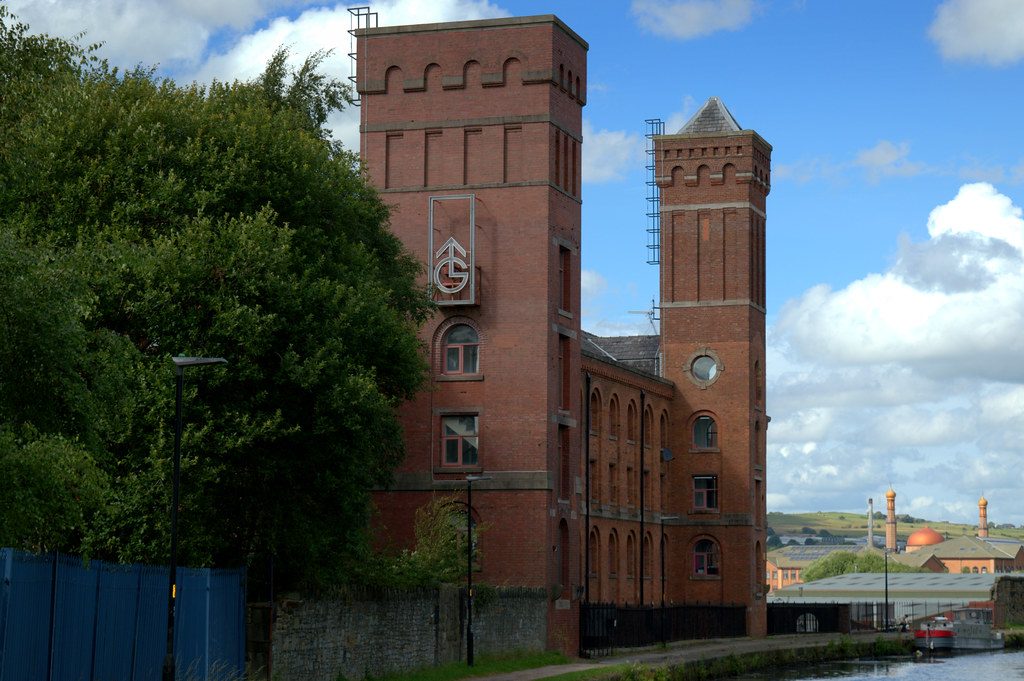 Daisyfield Mill by the canal, Blackburn Built in the early… Flickr