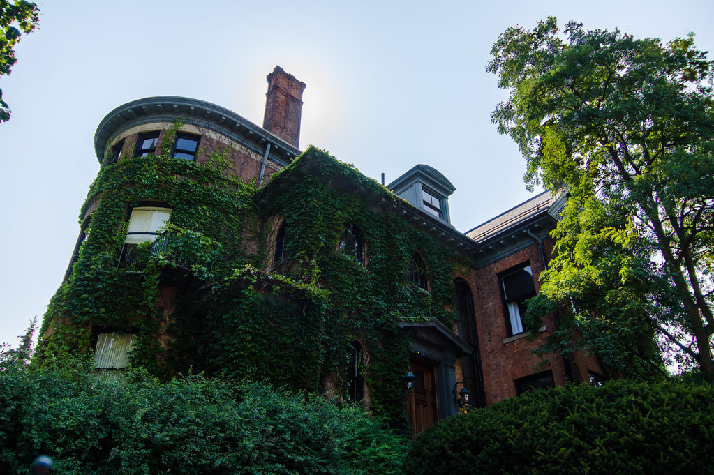 105 Aberdeen Avenue Seen in The Handmaid's Tale. moviemaps… Flickr