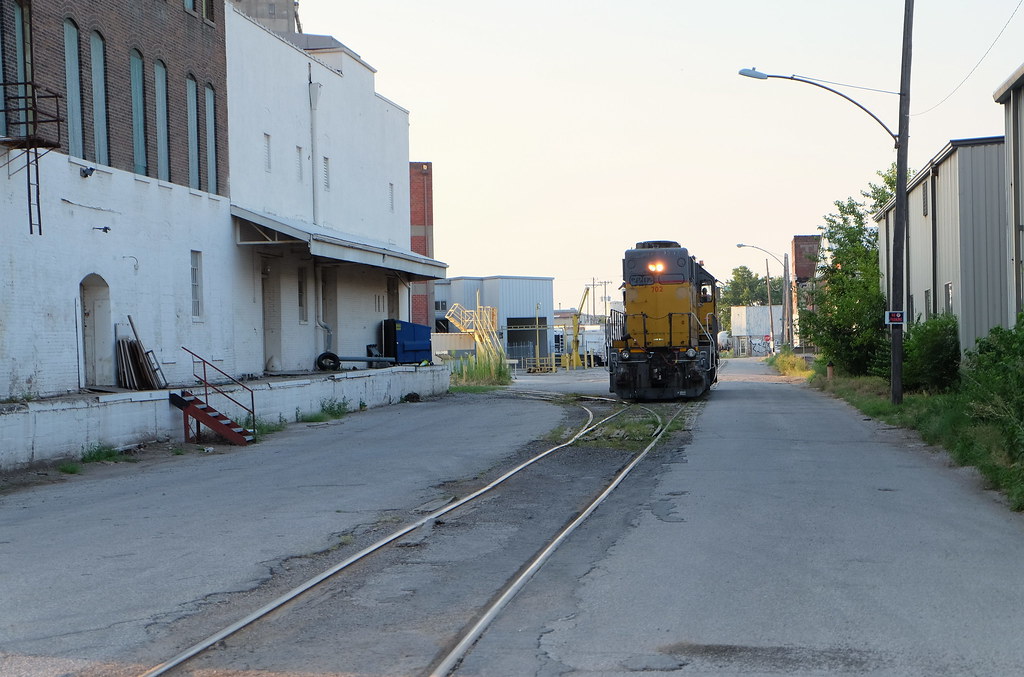 Kansas City State Line Rd. DSCF6539 UP local at dusk, runn… Flickr