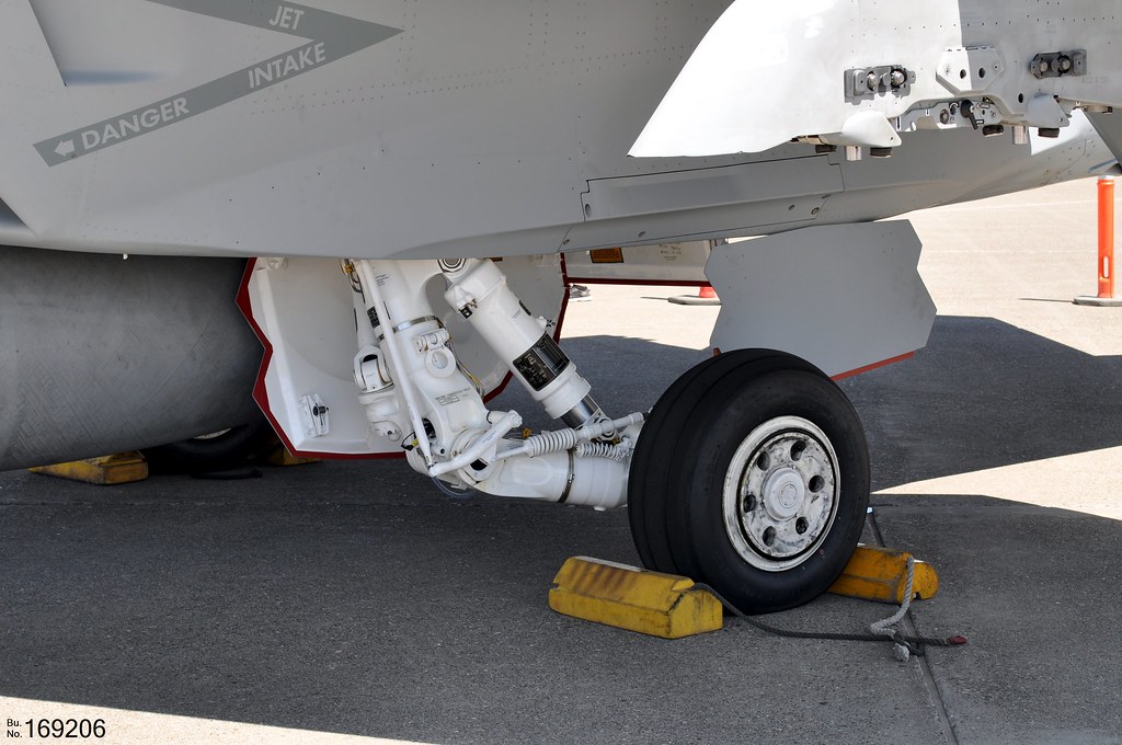 Boeing EA18G Growler 169206 / Main Landing Gear Details Flickr