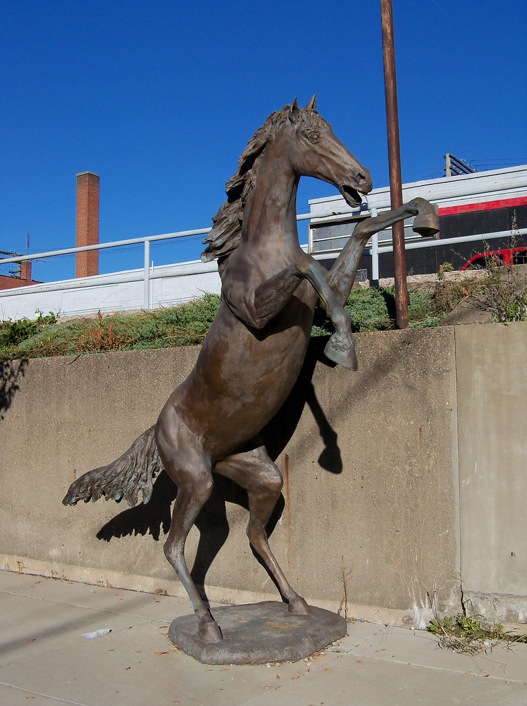 OH Zanesville Sculpture 12 Horse sculpture in Zanesville… Flickr