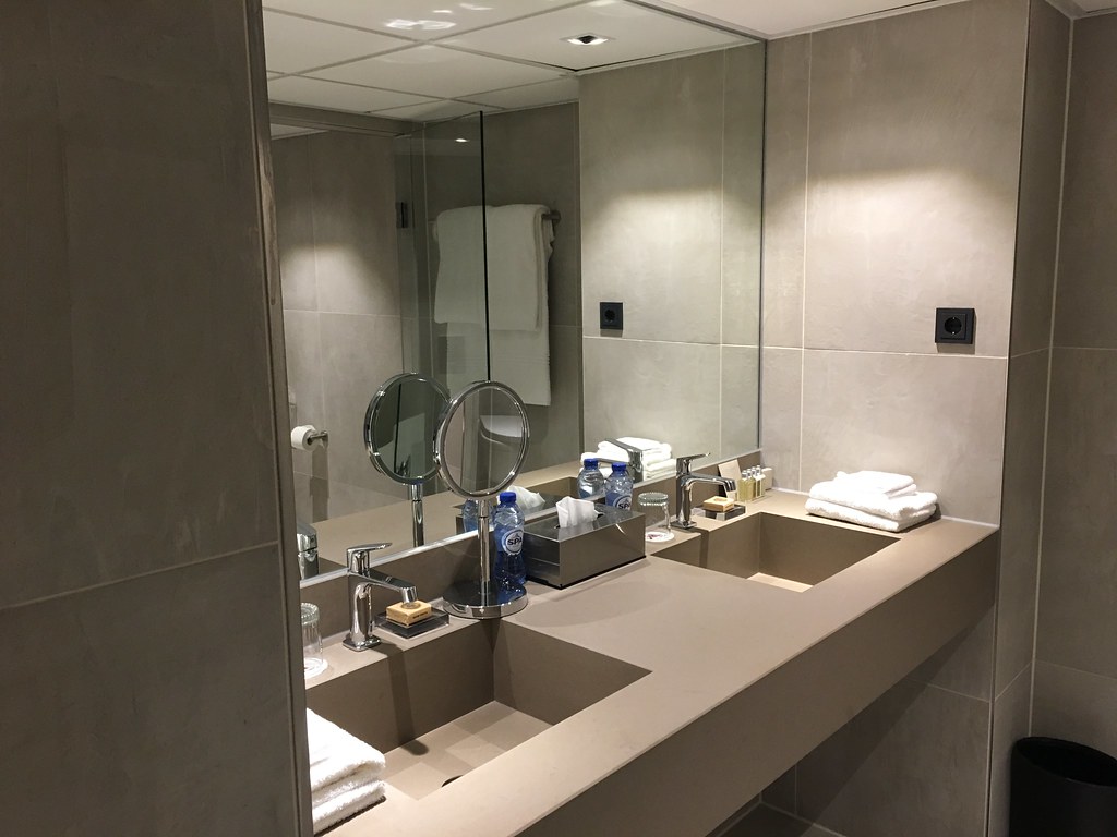 Hotel bathroom at the Amsterdam Marriott Hotel David Jones Flickr