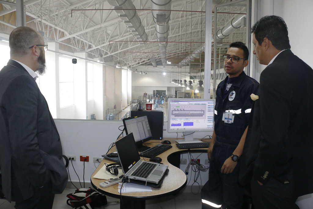 Recorrido por las instalaciones de correos Ecuador en Guayaquil, Sauces