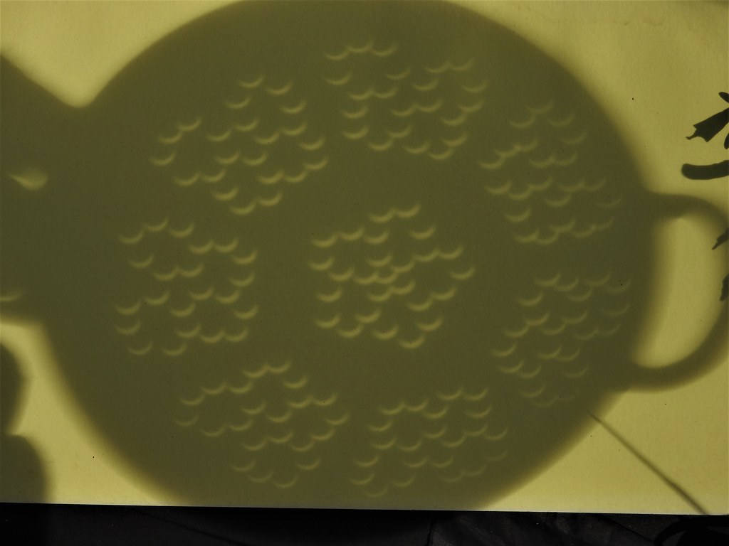 Eclipse Colander Crescents The partial eclipse as viewed t… Flickr
