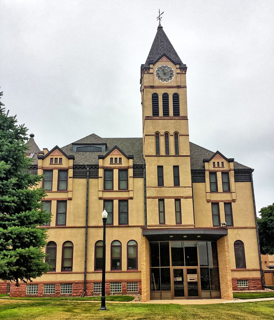 Lincoln County Courthouse Canton SD (1) Kevin Stewart Flickr