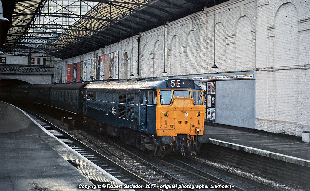 1975 Clean '31 at Farringdon GN Suburban locohauled tra… Flickr