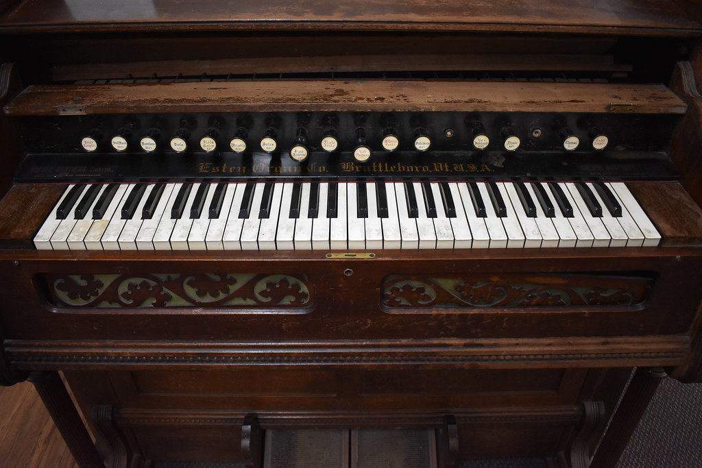 Estey Organ Co. Antique Victorian pipe organ seen at the C… Flickr