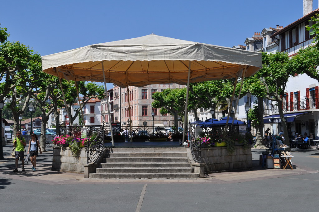 SaintJeandeLuz La Place Louis XIV (2017 05 24) Flickr