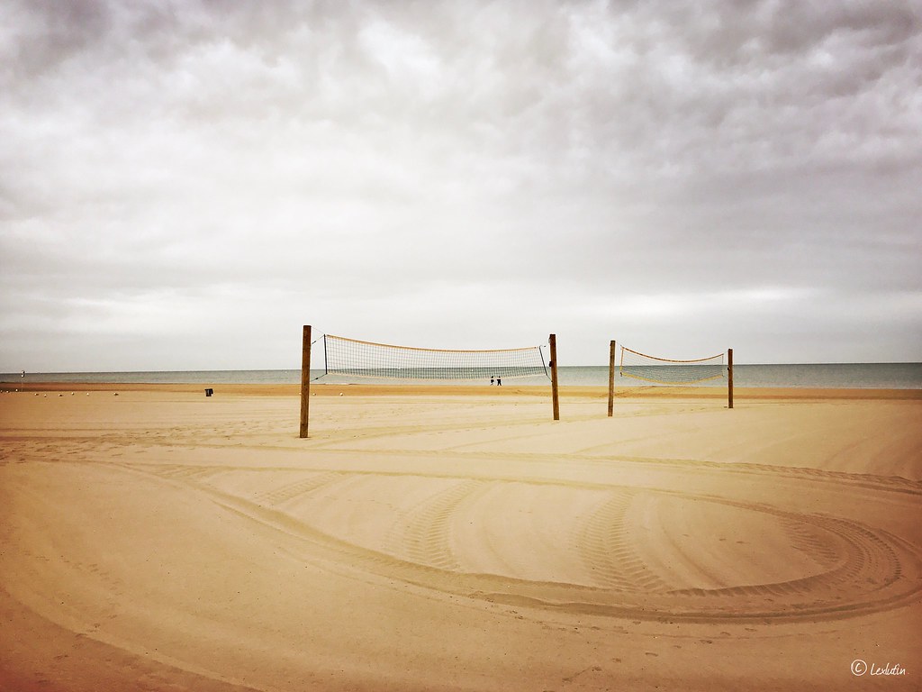 "Quand vient la fin de l'été" C. Jérôme beach sport lan… Flickr
