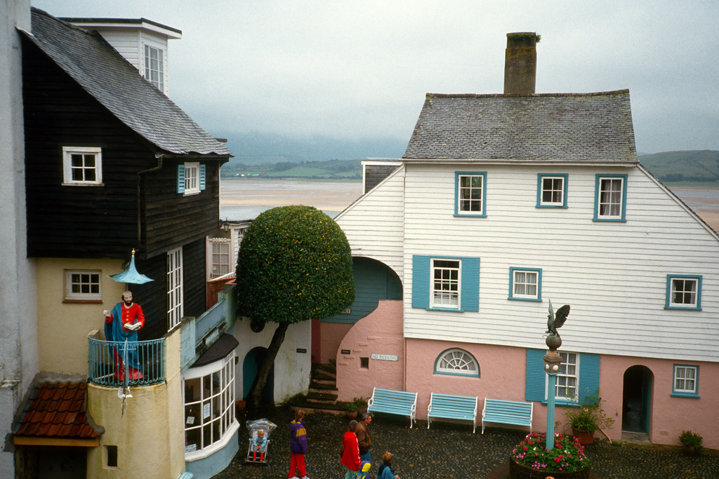Battery Square and Toll gates, Portmeirion (The Village). … Flickr